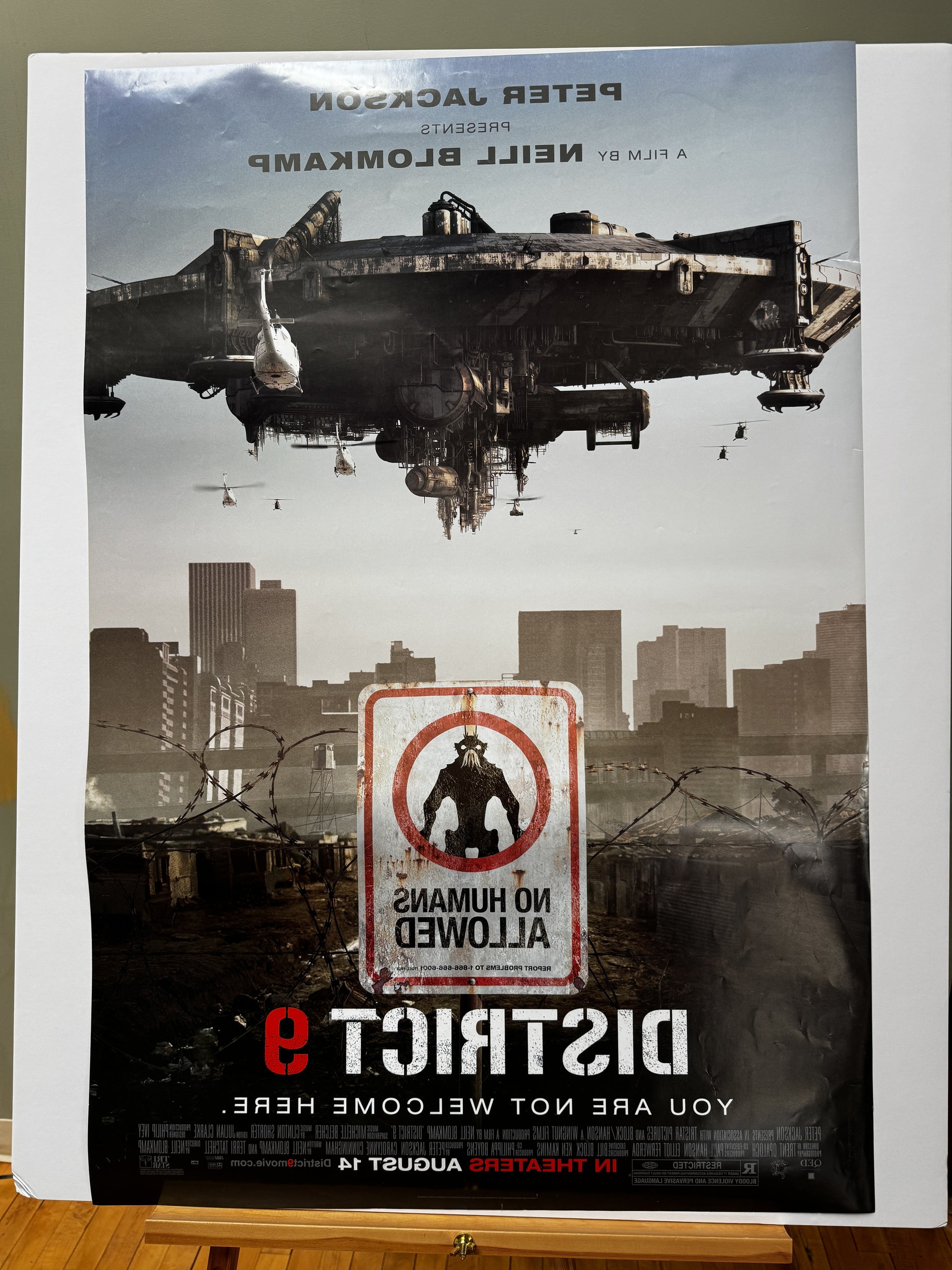 District 9 (2009) original movie poster - detail