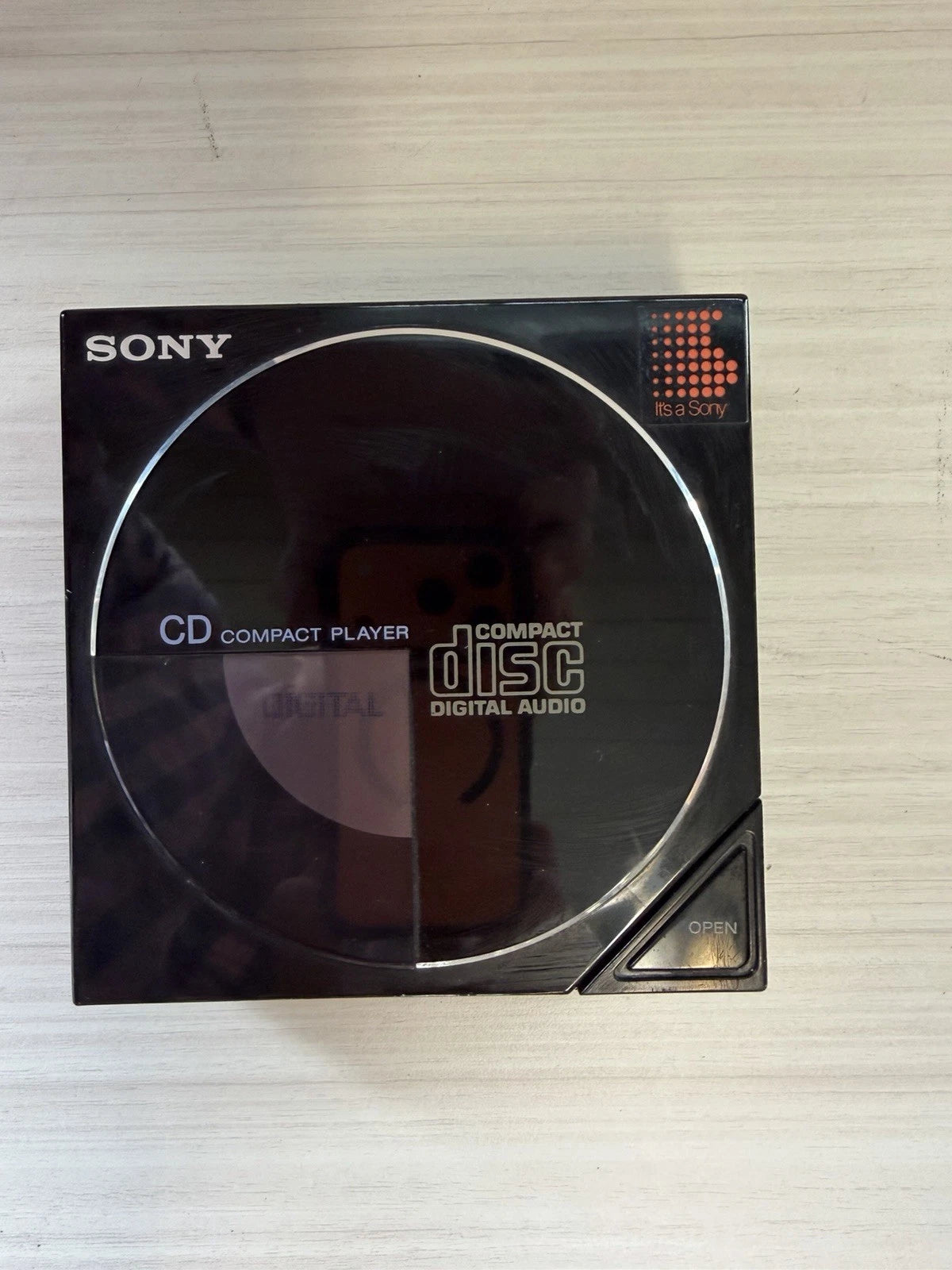 Sony D-5A Discman & AC-D50 Power Dock Station (Japan, 1984)