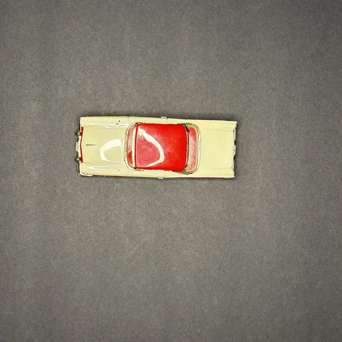 Minimarque '43' 1957 Ford Fairlane Hardtop — 1:43 Diecast (Two-Tone White/Red)