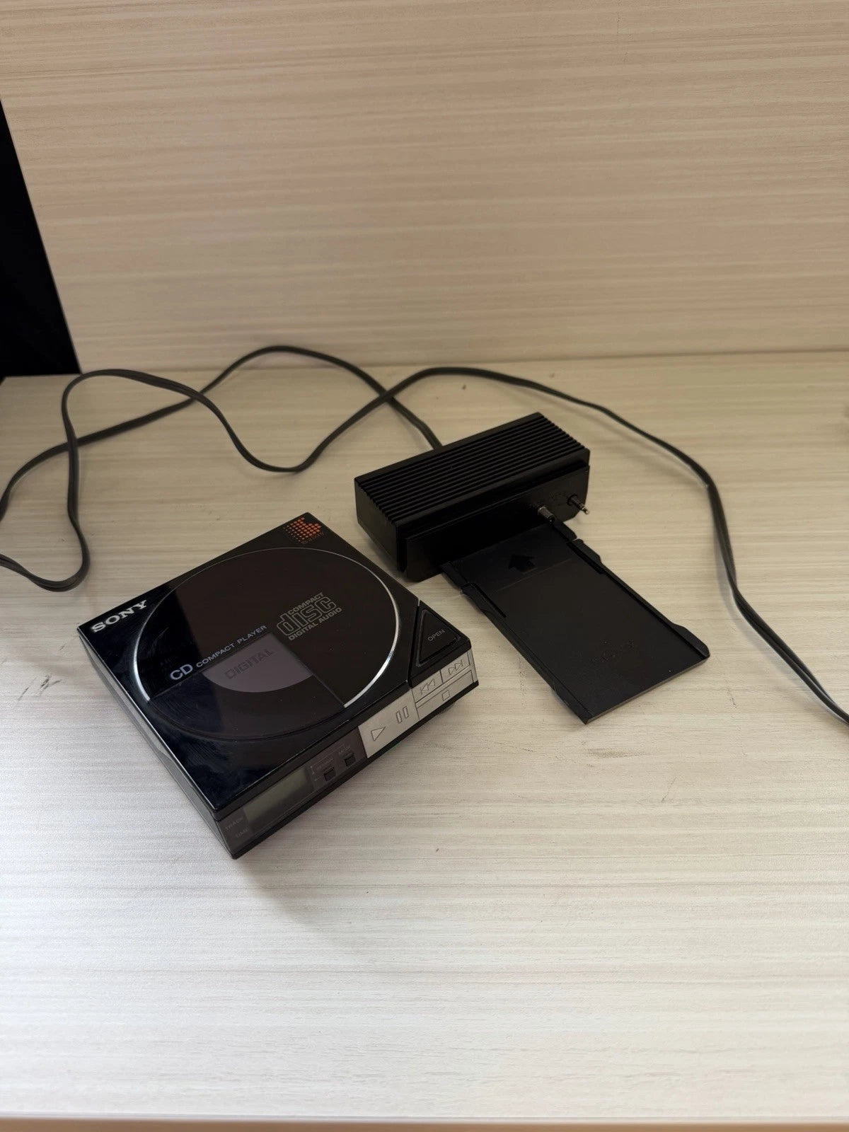 Sony D-5A Discman & AC-D50 Power Dock Station (Japan, 1984)