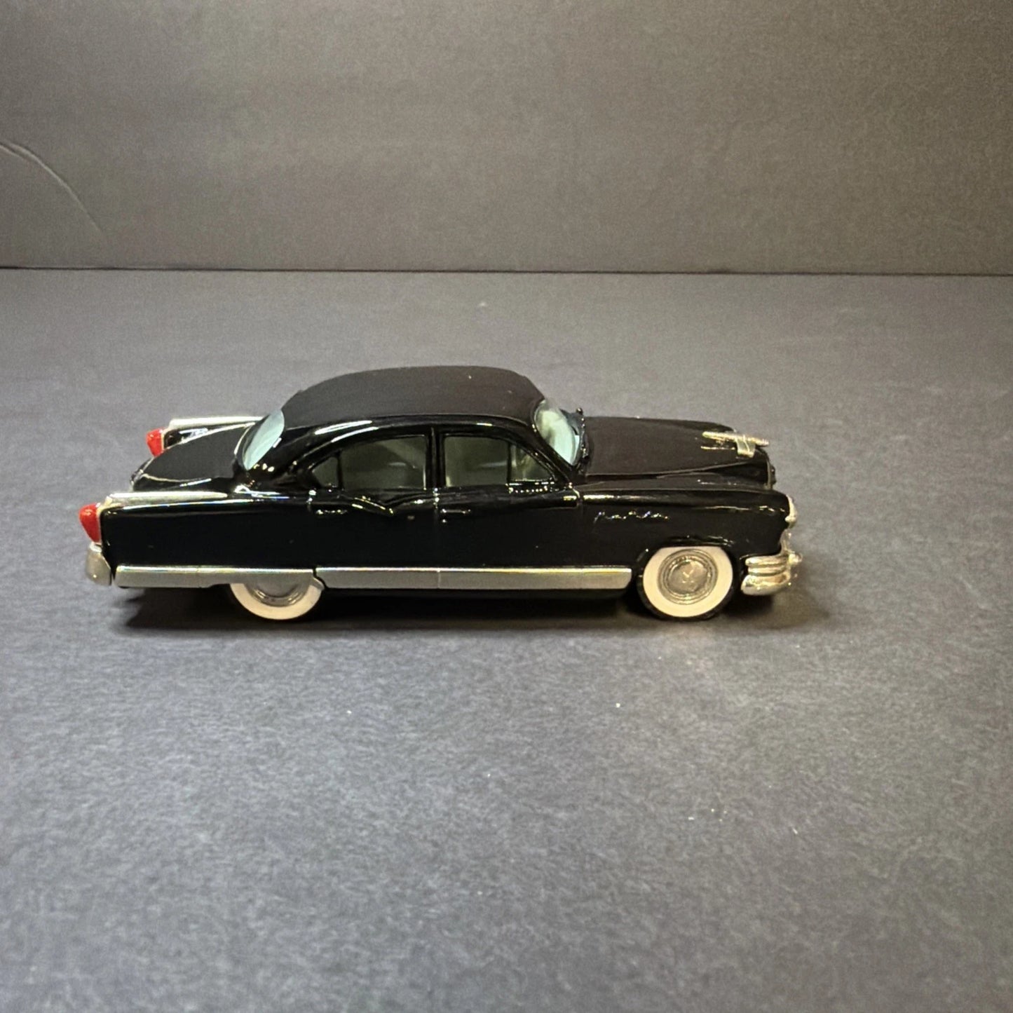 Brooklin Models 1953 Kaiser Manhattan "Rotterdam" Deluxe — 1:43 Diecast (BRK 29x, Ltd 1 of 500)