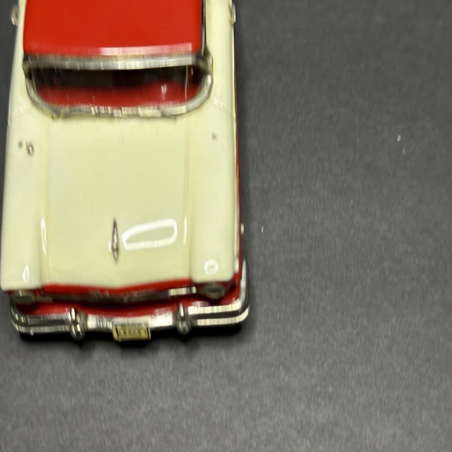 Minimarque '43' 1957 Ford Fairlane Hardtop — 1:43 Diecast (Two-Tone White/Red)