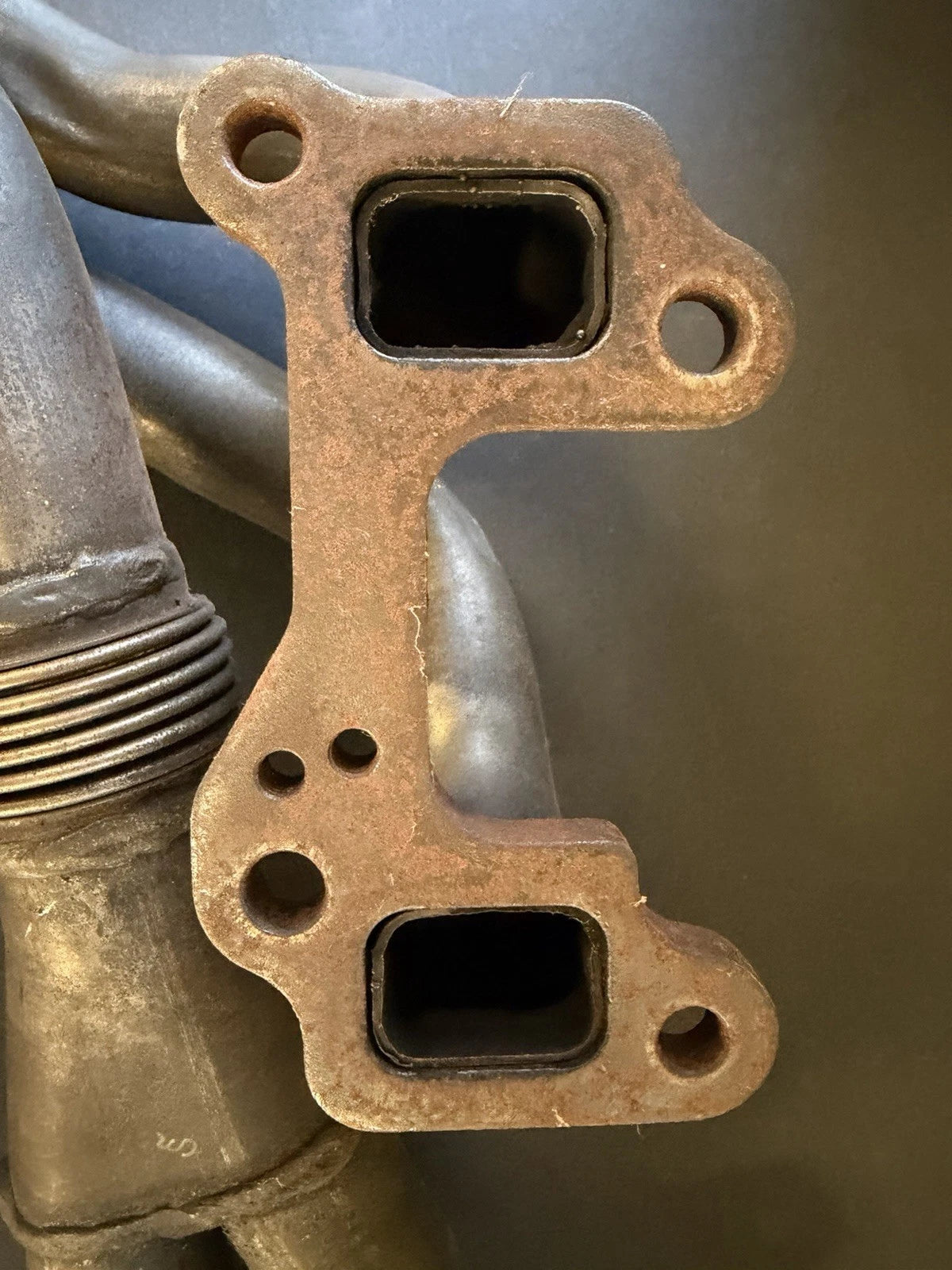Land Rover Range Rover P38 Left Exhaust Manifold — 4.6 V8 (Genuine)