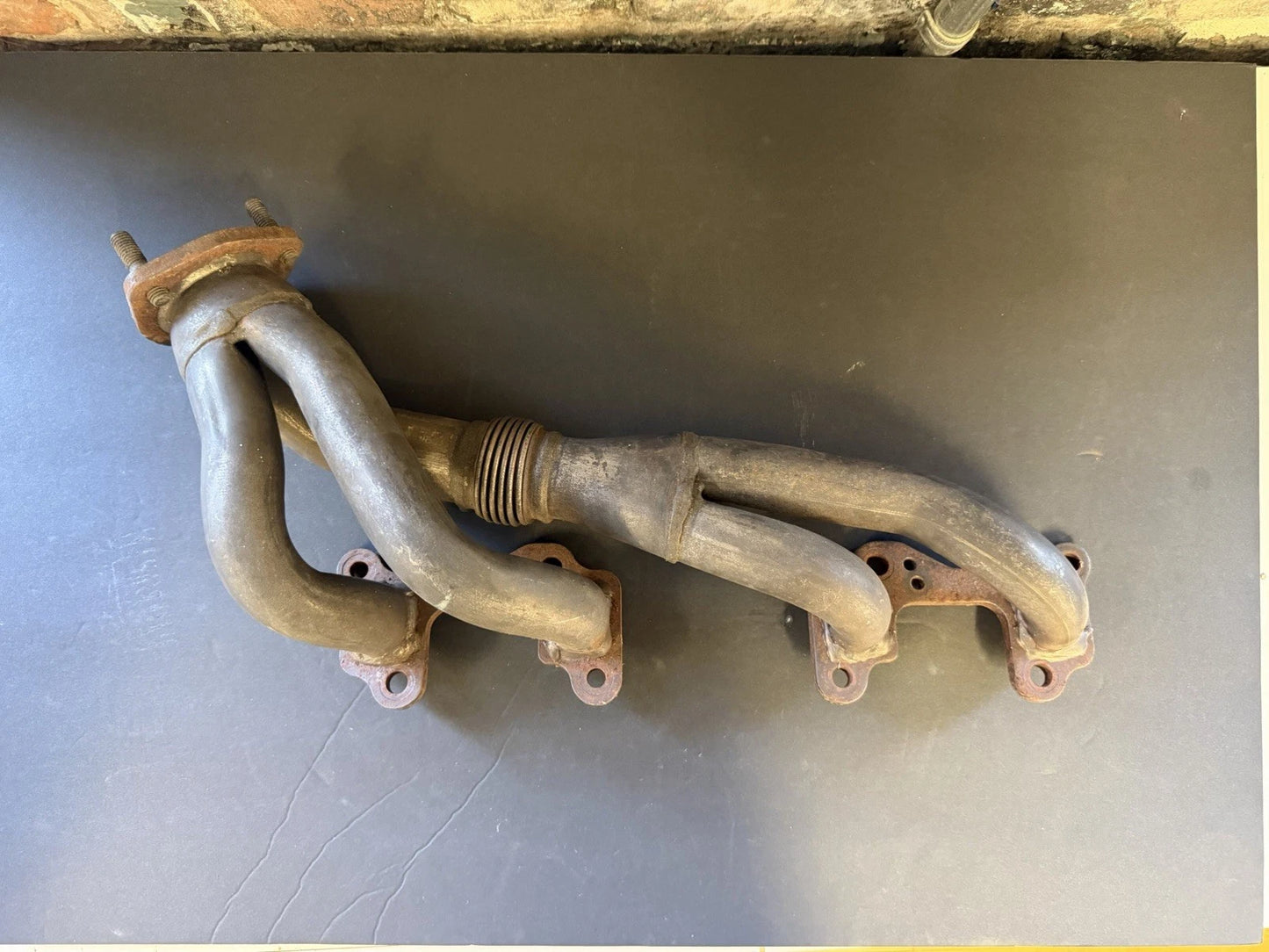 Land Rover Range Rover P38 Left Exhaust Manifold — 4.6 V8 (Genuine)
