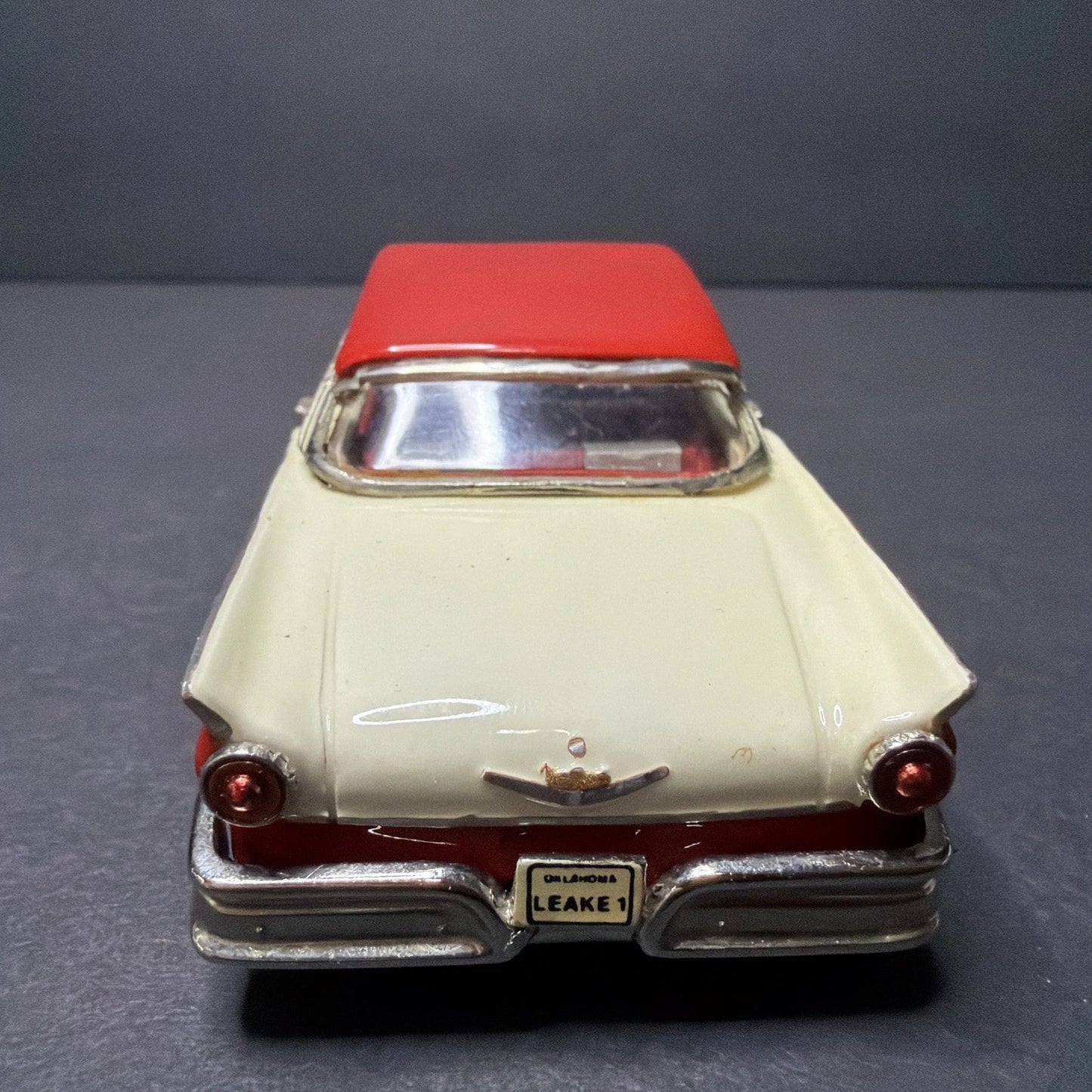 Minimarque '43' 1957 Ford Fairlane Hardtop — 1:43 Diecast (Two-Tone White/Red)