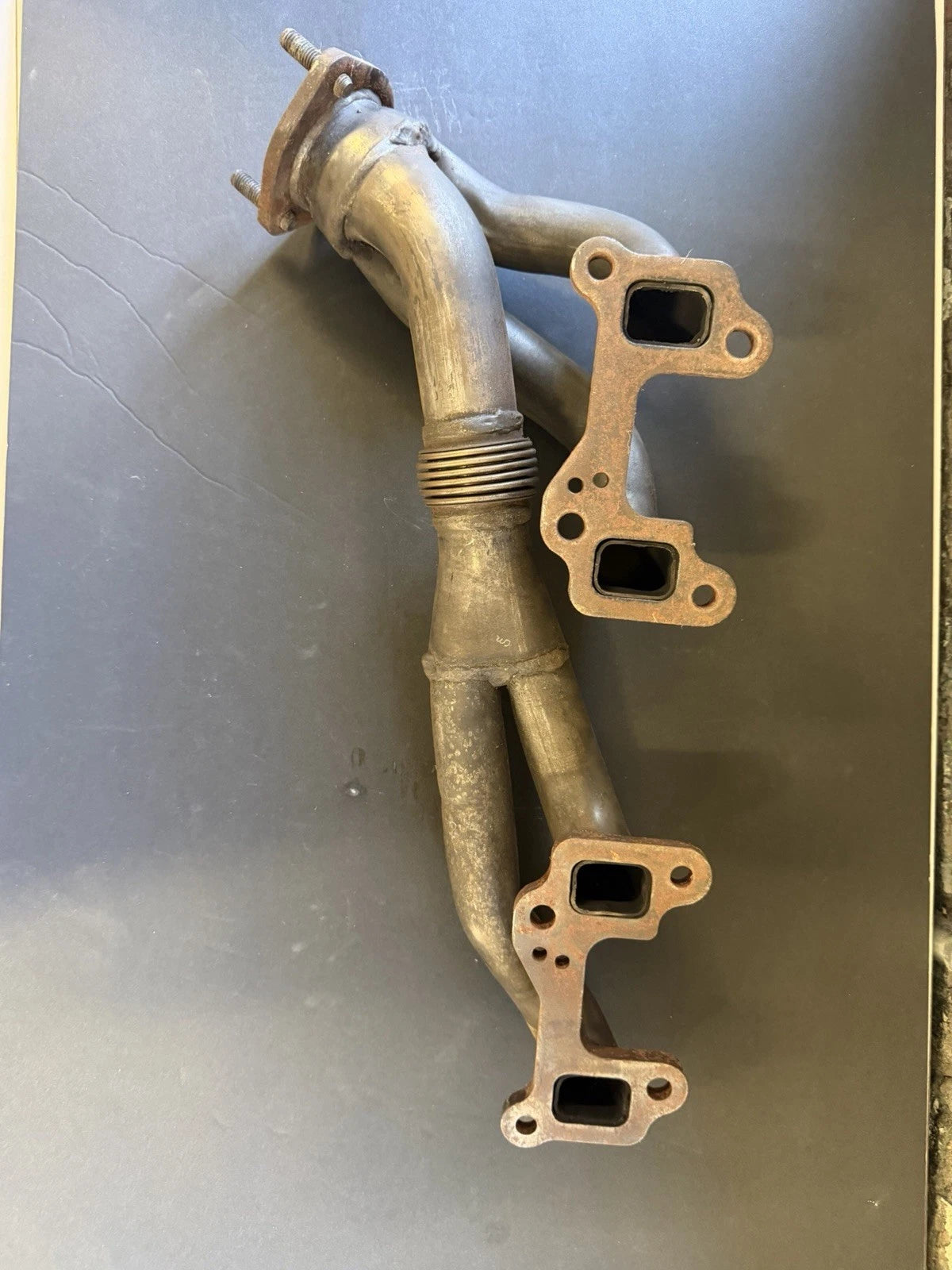 Land Rover Range Rover P38 Left Exhaust Manifold — 4.6 V8 (Genuine)