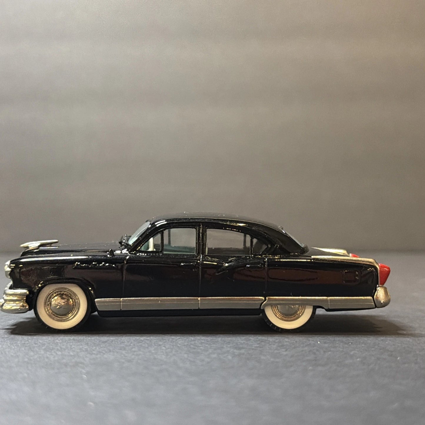 Brooklin Models 1953 Kaiser Manhattan "Rotterdam" Deluxe — 1:43 Diecast (BRK 29x, Ltd 1 of 500)