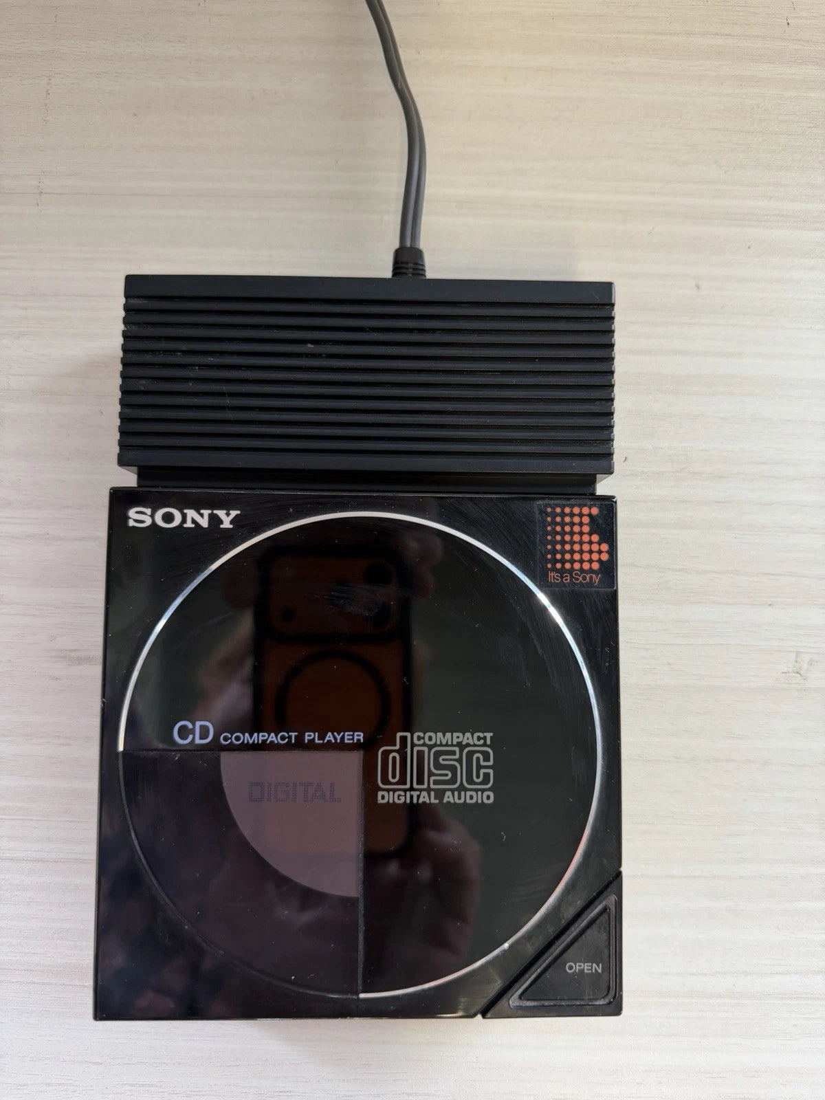 Sony D-5A Discman & AC-D50 Power Dock Station (Japan, 1984)