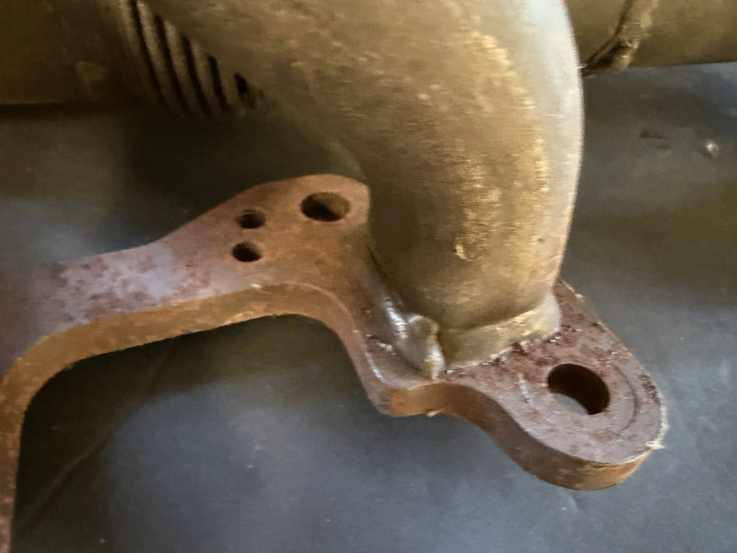 Land Rover Range Rover P38 Left Exhaust Manifold — 4.6 V8 (Genuine)