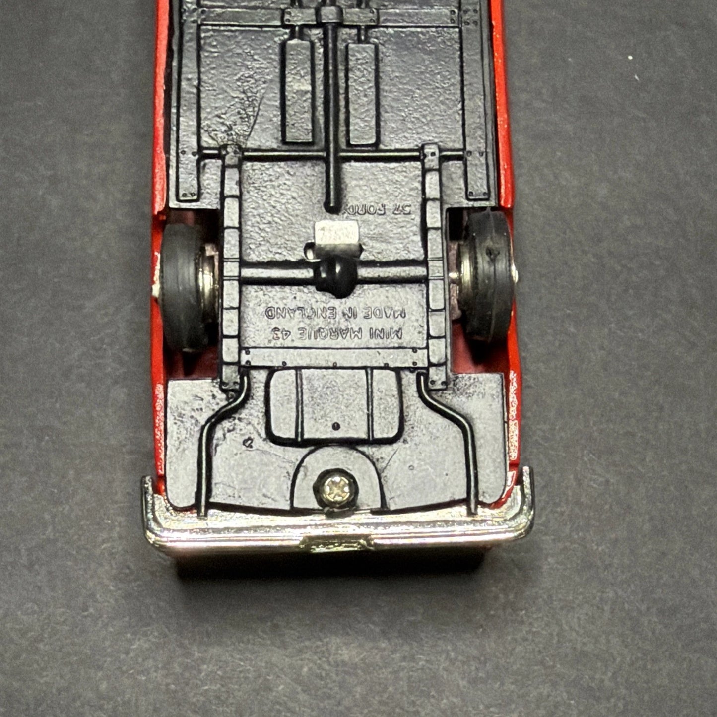 Minimarque '43' 1957 Ford Fairlane Hardtop — 1:43 Diecast (Two-Tone White/Red)