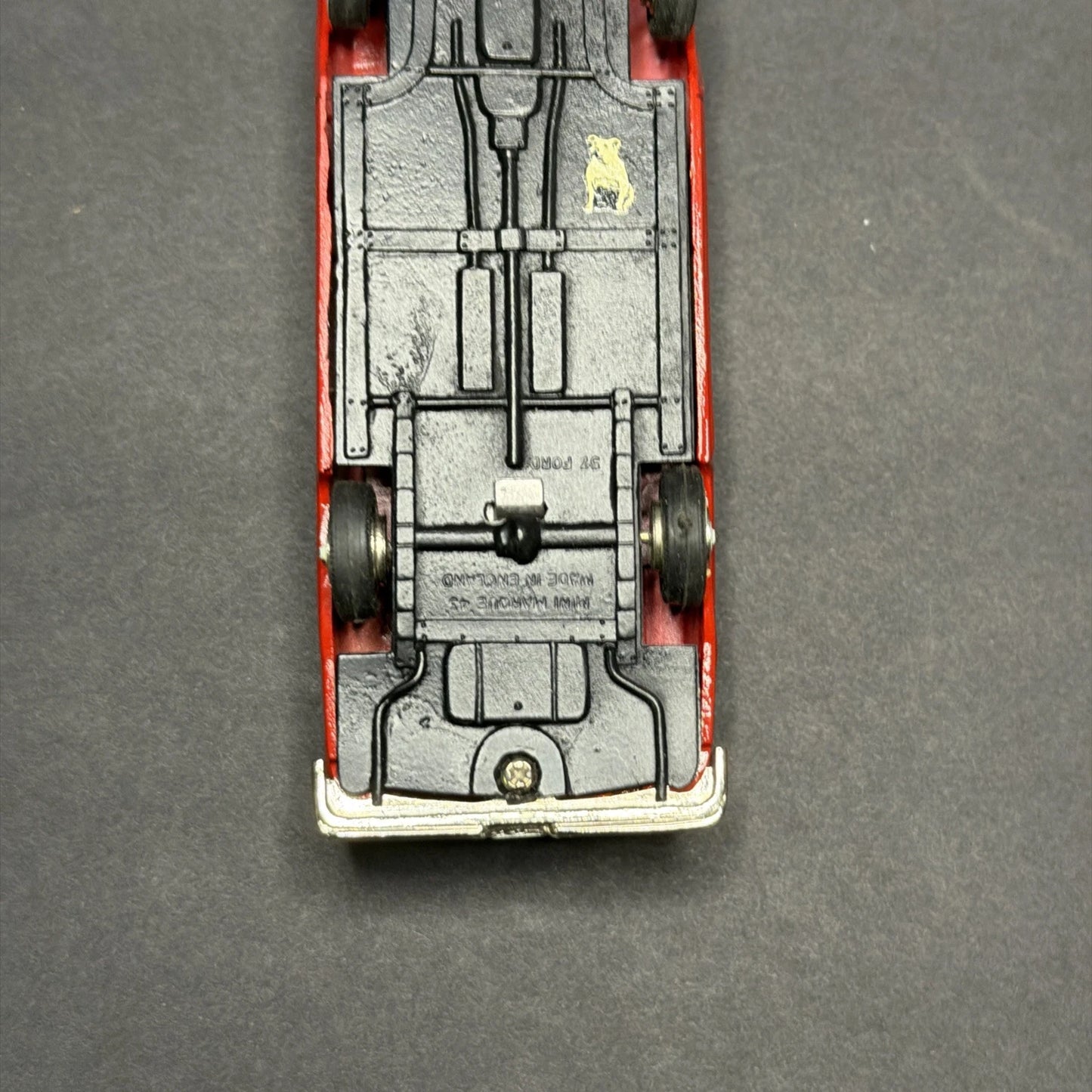 Minimarque '43' 1957 Ford Fairlane Hardtop — 1:43 Diecast (Two-Tone White/Red)