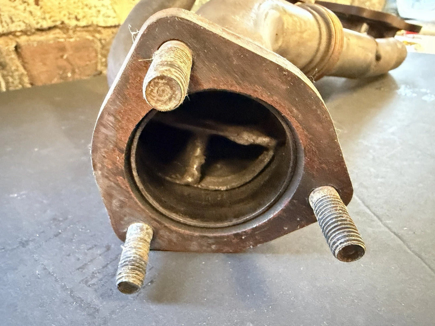 Land Rover Range Rover P38 Left Exhaust Manifold — 4.6 V8 (Genuine)
