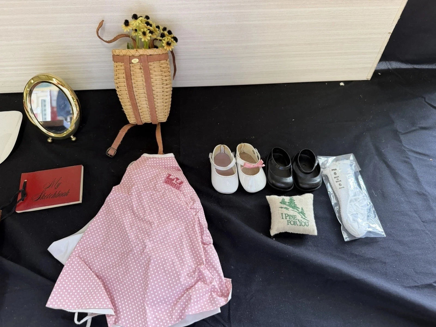 American Girl Samantha Steamer Trunk with Accessories, Clothes & Hangers