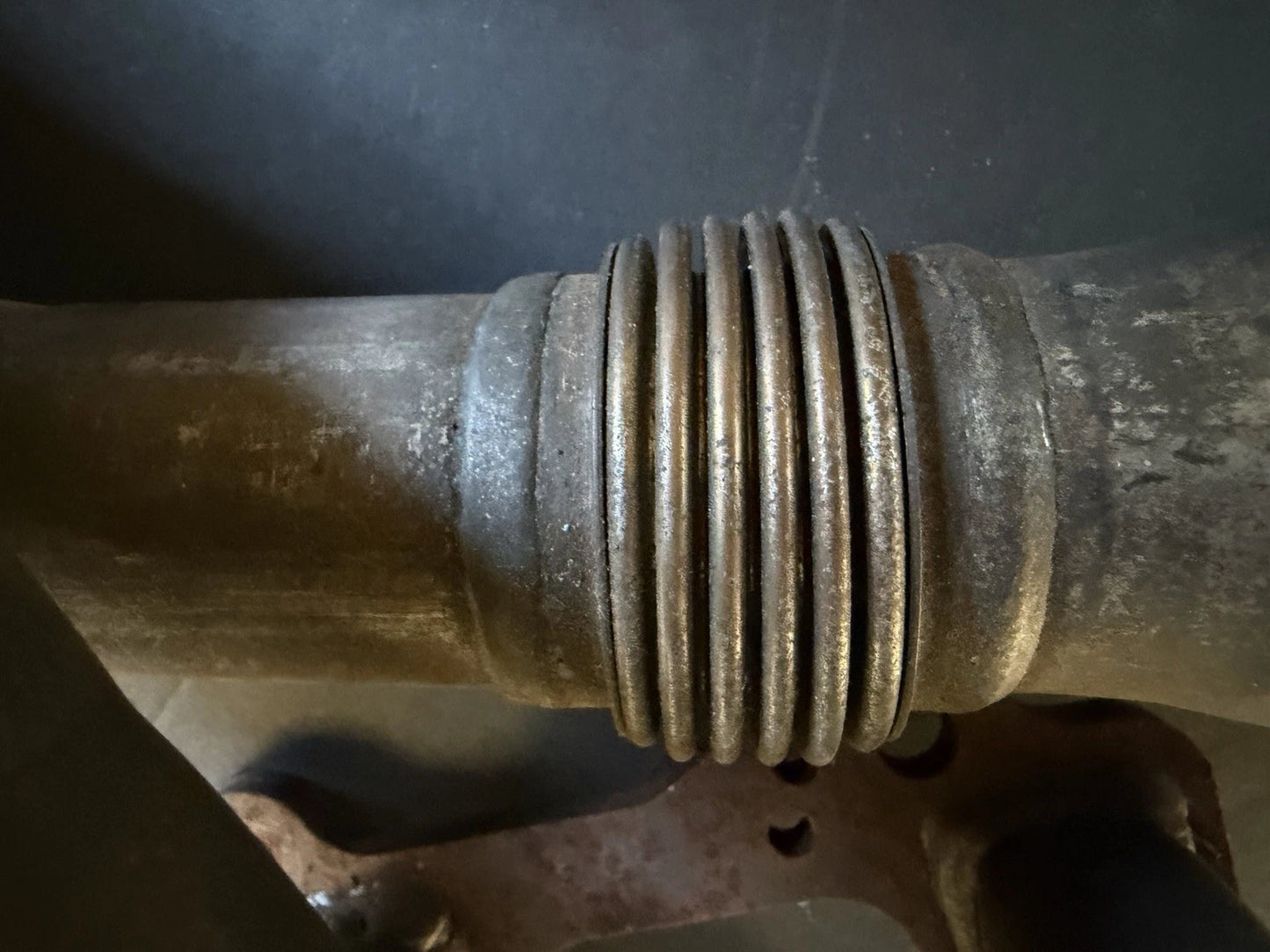 Land Rover Range Rover P38 Left Exhaust Manifold — 4.6 V8 (Genuine)