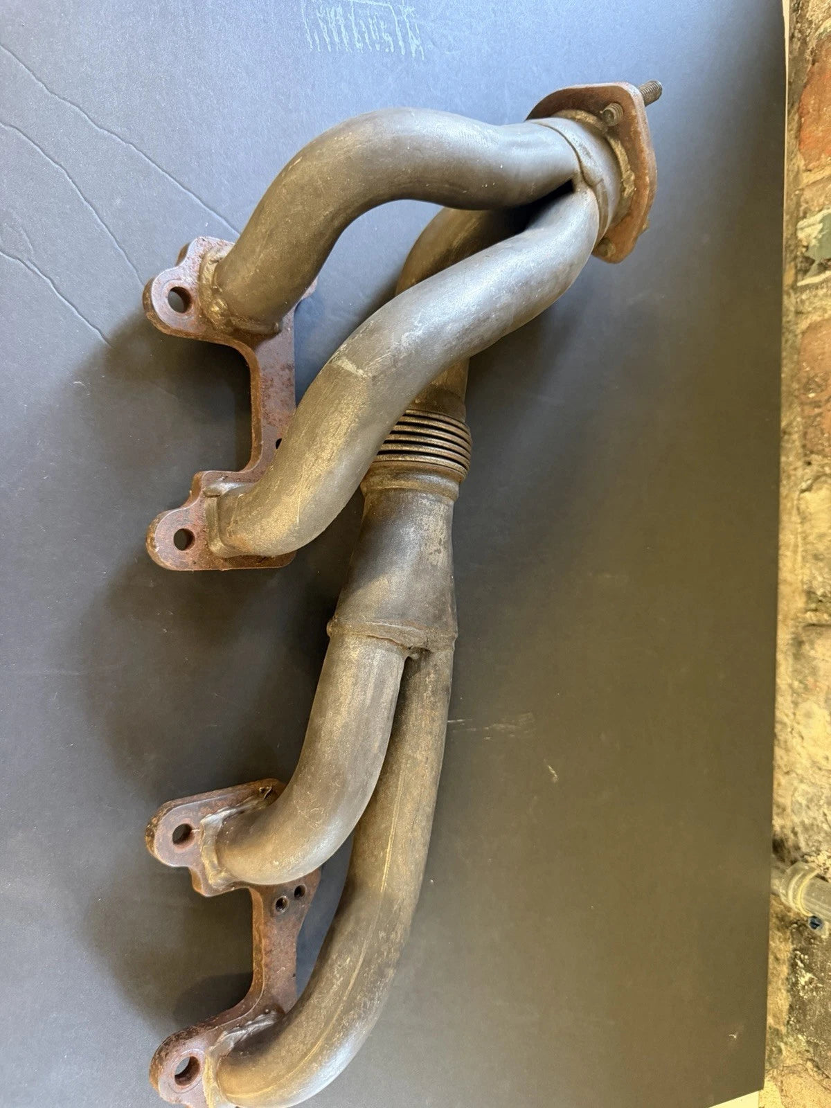 Land Rover Range Rover P38 Left Exhaust Manifold — 4.6 V8 (Genuine)